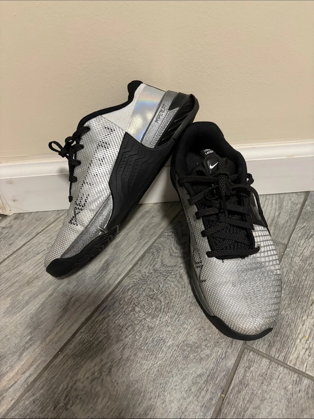 Nike Metcon 8 Premium 'White Black Iridescent' Women's DQ4681-100 US 7